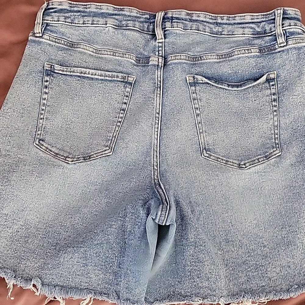 Ava & Viv Cutoff Bermuda Shortd - Picture 4 of 4